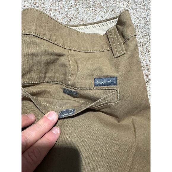 Columbia Mens Shorts, size 38, 8L, Cotton Blend;  Khaki/Tan - Picture 8 of 10